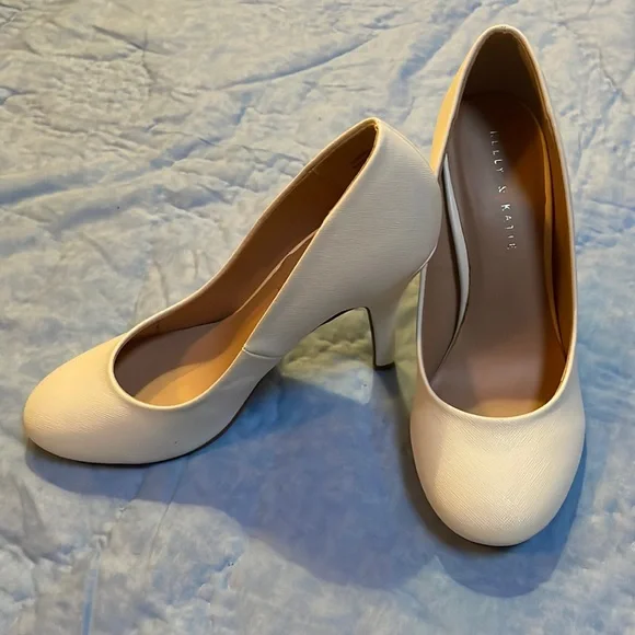 Kelly & Katie Corderno white heels size 9 - NWOT - Picture 1 of 5